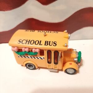 🛍School bus Christmas Ornament (just needs a hook)